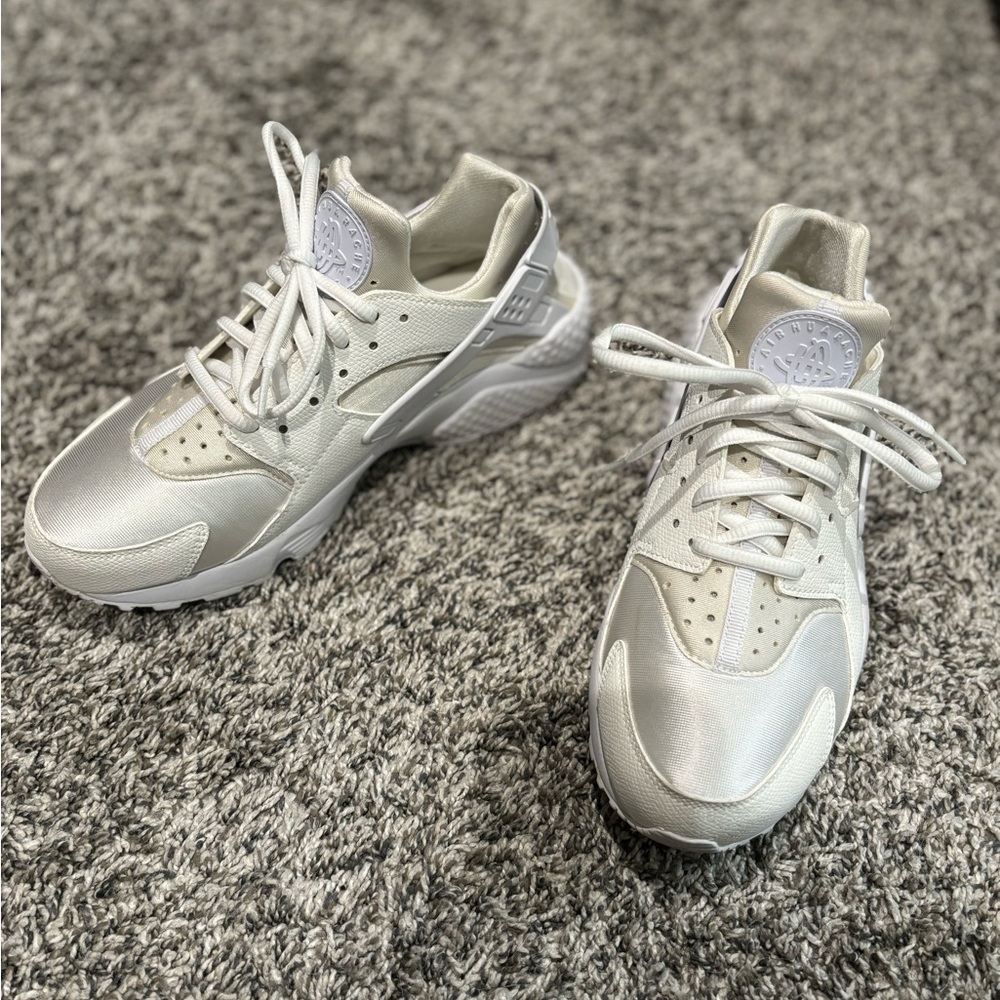 Nike Air Huarache size 8